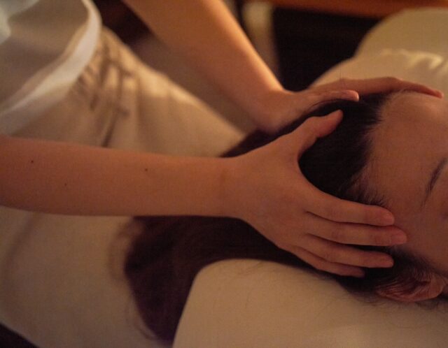 冬の頭皮は“乾燥砂漠”！？対策するならヘッドスパが最速です♪