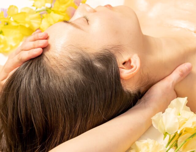 たまった疲れを癒やすヘッドスパ！