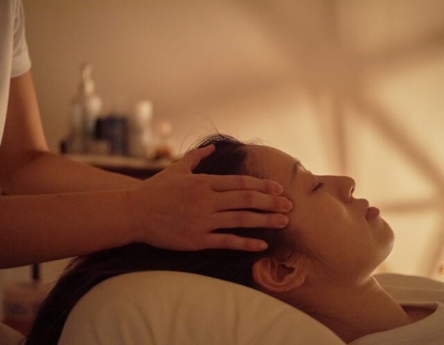 【大阪ヘッドスパ専門店】頭皮から変わる小顔効果とは？首肩こり・眼精疲労にも◎